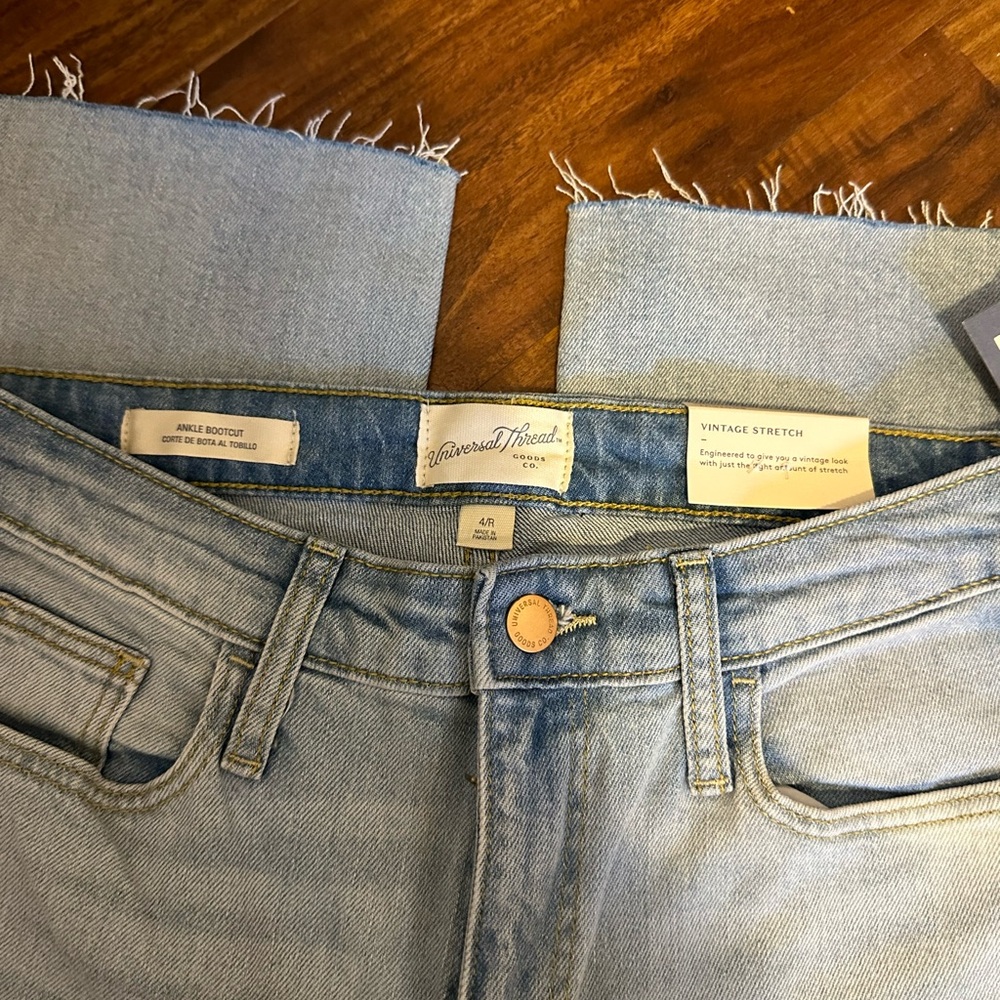 Universal Thread Jeans Size 4 - image 2